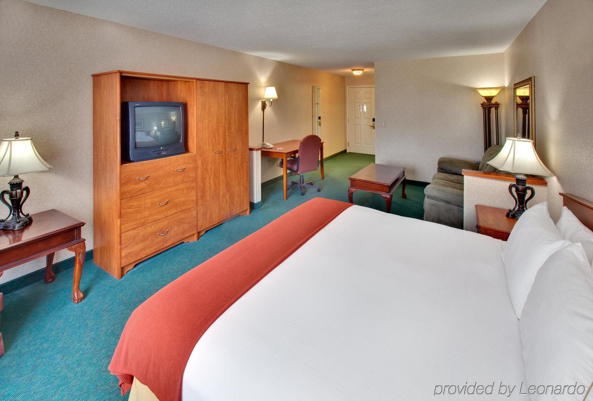 Holiday Inn Express & Suites Vermillion, An Ihg Hotel Room photo