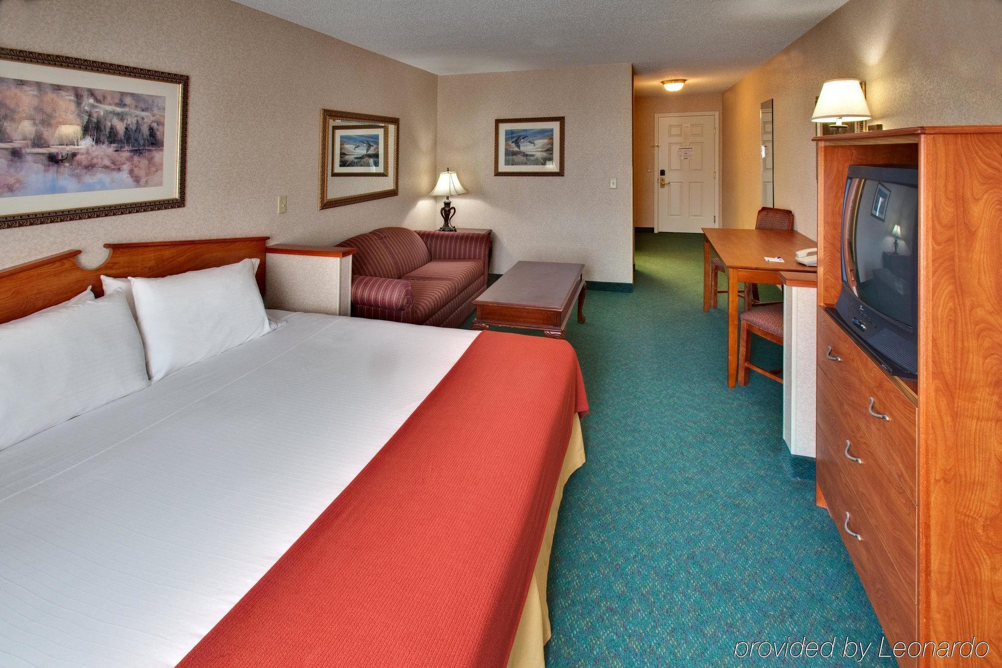 Holiday Inn Express & Suites Vermillion, An Ihg Hotel Room photo
