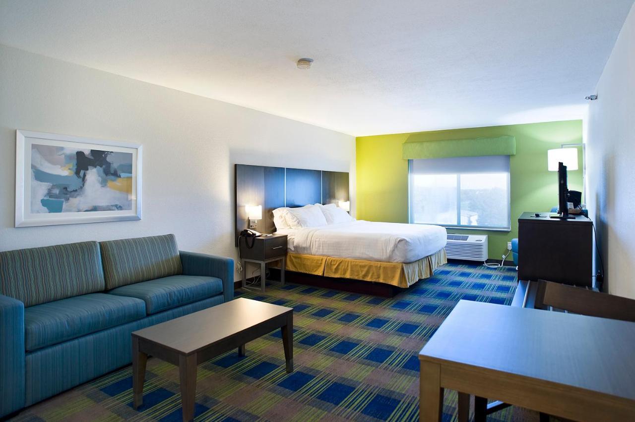 Holiday Inn Express & Suites Vermillion, An Ihg Hotel Exterior photo